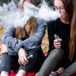 «Ανησυχητικά» τα ποσοστά κατανάλωσης αλκοόλ και ηλεκτρονικών τσιγάρων στα παιδιά ηλικίας 11-15 ετών