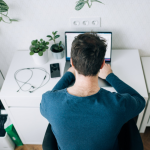 Καθιστική ζωή: Πόσες ώρες ακινησίας την ημέρα βλάπτουν σοβαρά την καρδιά