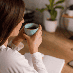 Περπάτημα ή καφές: Ποιο από τα δυο πρέπει να επιλέξεις για να αυξήσεις την ενέργειά σου;