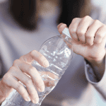 Πώς η συχνή χρήση πλαστικών μπουκαλιών αυξάνει τον κίνδυνο εμφάνισης διαβήτη τύπου 2