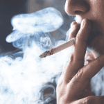 Έρευνα: Το παθητικό κάπνισμα συνδέεται με την εμφάνιση κολπικής μαρμαρυγής