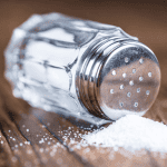 4 σημάδια που μαρτυρούν ότι πρέπει να ελαττώσεις το αλάτι