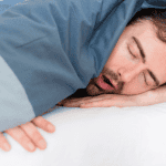 Υπνική άπνοια: Εξασθενεί το μυαλό και αυξάνει τον κίνδυνο για εγκεφαλικές παθήσεις