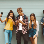Social media: Πώς επηρεάζουν την ψυχική υγεία των εφήβων