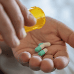 Αυξημένος ο κίνδυνος εμφράγματος και εγκεφαλικού για τις γυναίκες που παίρνουν πολλά αντιβιοτικά