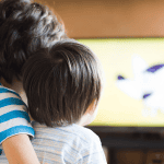 Πόσο επηρεάζει την ενήλικη ζωή όταν τα παιδιά παρακολουθούν κινούμενα σχέδια