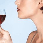 Ένα ποτό τη μέρα κόβει έως έξι μήνες ζωής