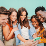 Οικογένεια και φίλοι: Ο θεμέλιος λίθος της ευτυχίας