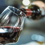 Ένα ποτήρι κρασί, ασπίδα προστασίας για την άνοια