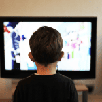 Οι πολλές ώρες μπροστά στην οθόνη φαίνεται να επηρεάζουν τον εγκέφαλο των παιδιών