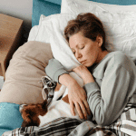 Έλλειψη ύπνου: Πώς αυξάνει κατακόρυφα τον κίνδυνο βλάβης στις αρθρώσεις