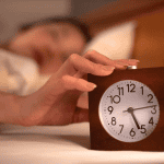 Το πρωινό ξύπνημα μιας γυναίκας συνδέεται με μειωμένο κίνδυνο εμφάνισης καρκίνου του μαστού