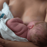 Το μητρικό γάλα είναι «προληπτικό φάρμακο» ενάντια στο παιδικό άσθμα