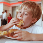 Παιδιά ακόμα και 6 ετών έχουν χοληστερίνη «στο κόκκινο»