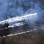 Το ηλεκτρονικό τσιγάρο είναι εξίσου βλαπτικό με το κανονικό