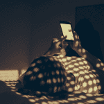 Οι άνθρωποι που πάσχουν από κατάθλιψη «σερφάρουν» διαφορετικά στο ίντερνετ