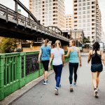 Περπάτημα μετά το φαγητό: Τα οφέλη για την υγεία σου