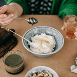 Γιατί πρέπει πάντα να βάζεις μέλι στο γιαούρτι σου