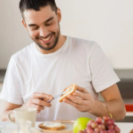 Πώς επηρεάζει το ακανόνιστο φαγητό την ενέργεια