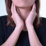Γιατί νιώθουμε κόμπο στον λαιμό σε στιγμές έντονης συγκίνησης