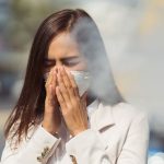 Γιατί βήχουμε όταν εισπνέουμε καπνό ή σκόνη