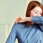 Γιατί φτερνιζόμαστε πολλές φορές στη σειρά;