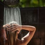 Πώς αντιδρά το σώμα όταν μπαίνει ξαφνικά σε πολύ κρύο νερό;