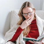 Γιατί χασμουριόμαστε ακόμη κι όταν δεν νυστάζουμε