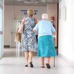 Πώς αλλάζει η ικανότητα του οργανισμού να αναρρώνει μετά από τραυματισμούς όσο μεγαλώνουμε;
