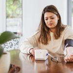 Γιατί η αρτηριακή πίεση μπορεί να διαφέρει στο σπίτι και στο ιατρείο