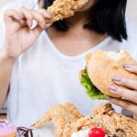 Τι συμβαίνει στον οργανισμό όταν τρώμε πολύ γρήγορα